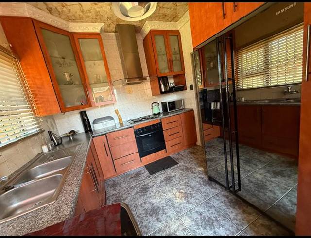 3 BEDROOM HOUSE FOR SALE IN VANDERBIJLPARK CW 3